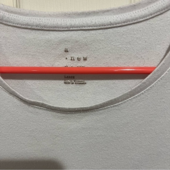 A new day basic white tee L - Picture 2 of 3